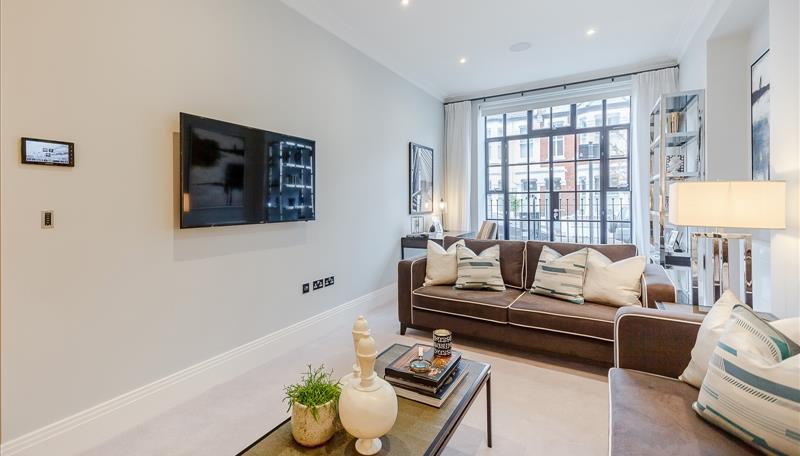 2 bed property in Rainville Road, London